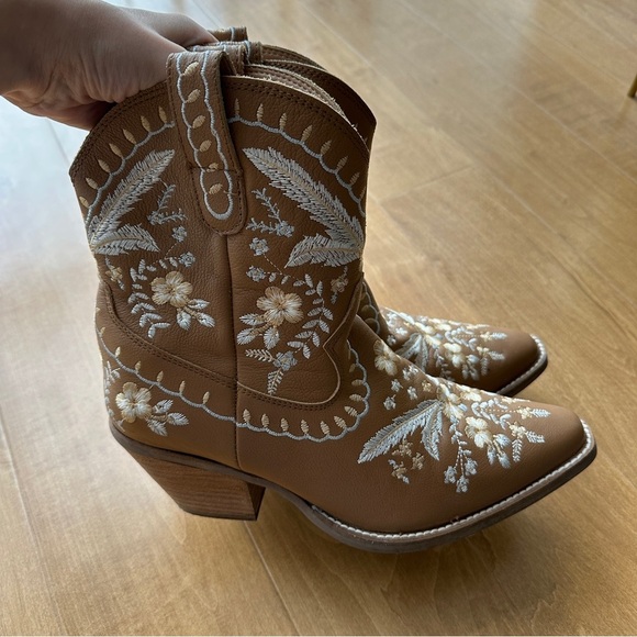 Dingo Primrose Leather Bootie, Brown Embroidered Floral Western Boots, Size 8.5 - Picture 16 of 16